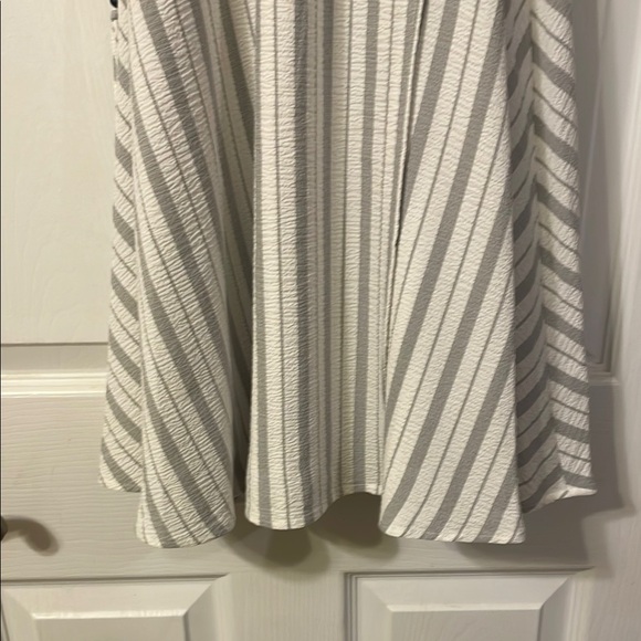 Calvin Klein White and Gray Wrap Dress  beautiful on! - Picture 5 of 7